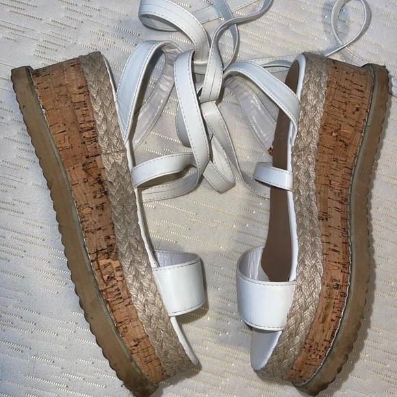 Platform sandals - Picture 1 of 2